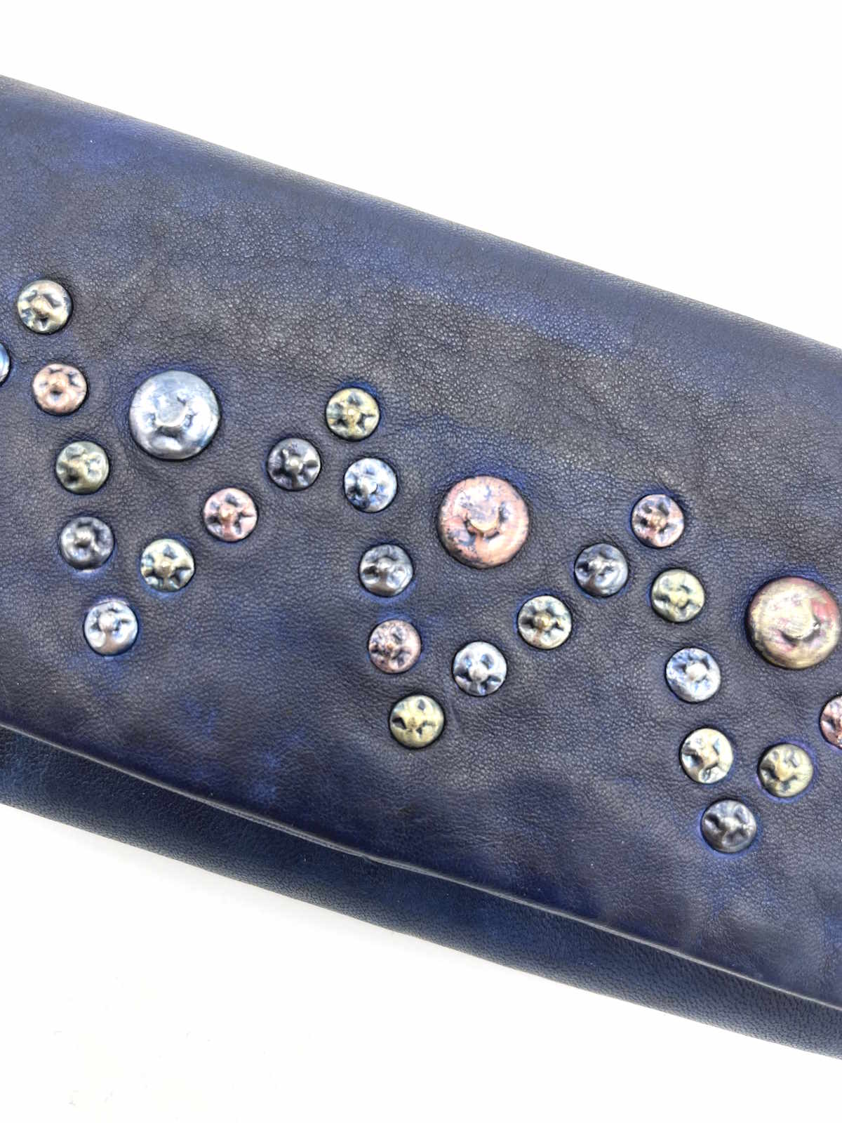Wallet in washed leather, vintage effect with rivets, art. 1033-JU02.422