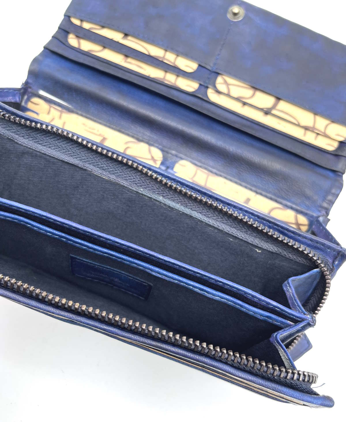 Wallet in washed leather, vintage effect with rivets, art. 1033-JU02.422
