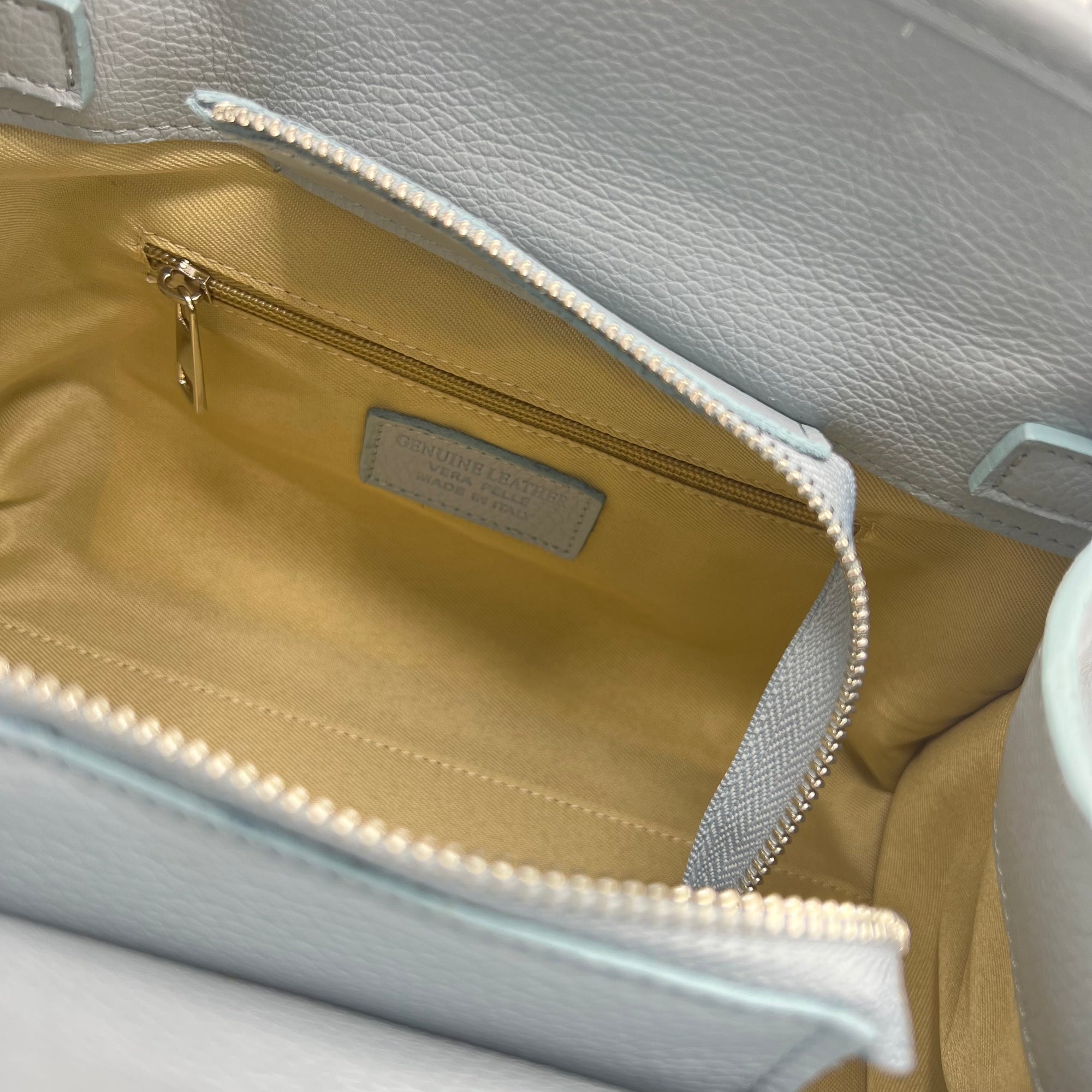 Genuine leather shoulder bag, Medium size, Made in Italy, art. 112508