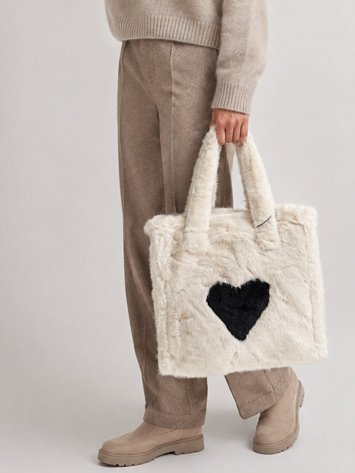 Plush Faux Fur Heart Tote Bag, Fall/Winter, Art. YH-26124.532