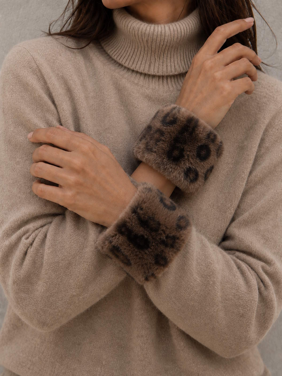 Plush Faux Fur Wrist Cuff, Fall/Winter, Art. XY-08.532