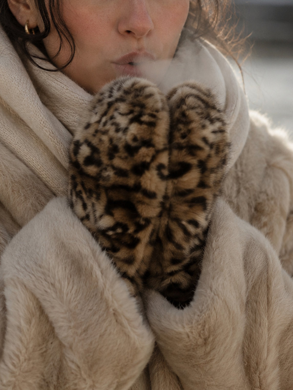 Oversized Plush Leopard Faux Fur Mittens, Fall/Winter, Art. MZ-2627.532