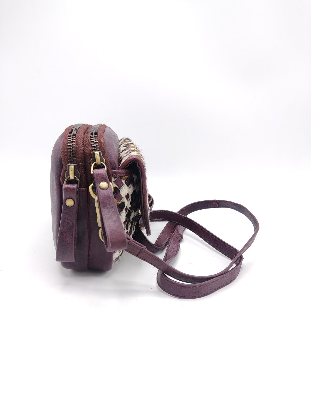 Washed leather and calf hair shoulder bag art. LE024.422