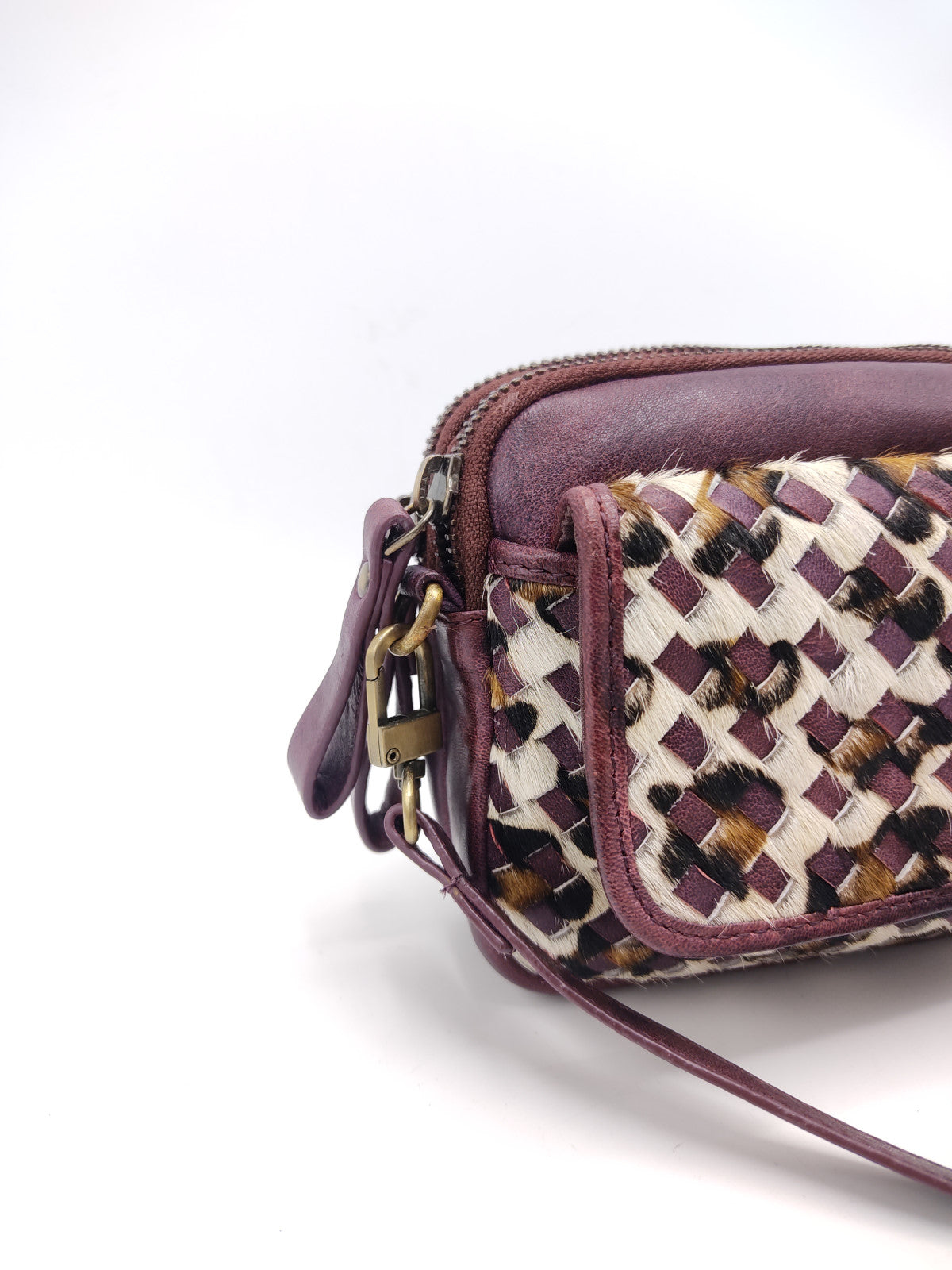 Washed leather and calf hair shoulder bag art. LE024.422