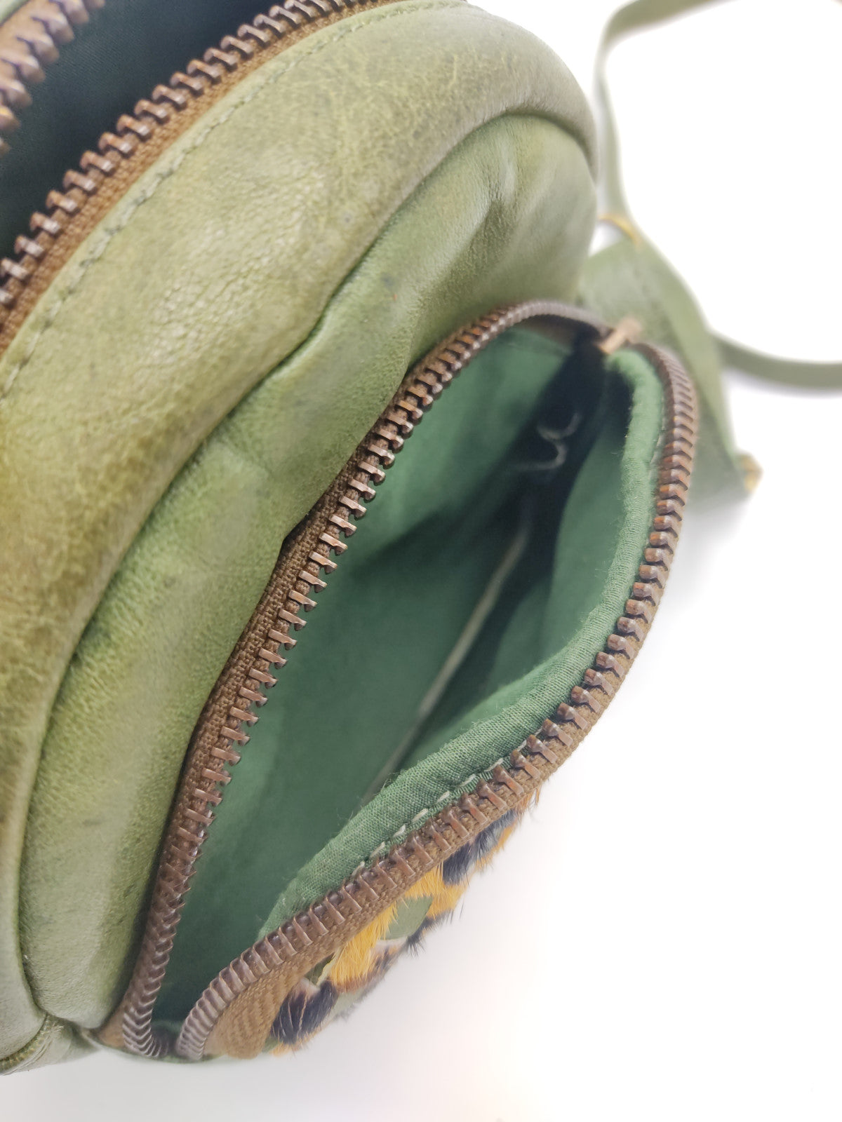 Washed leather and calf hair shoulder bag art. LE030.422