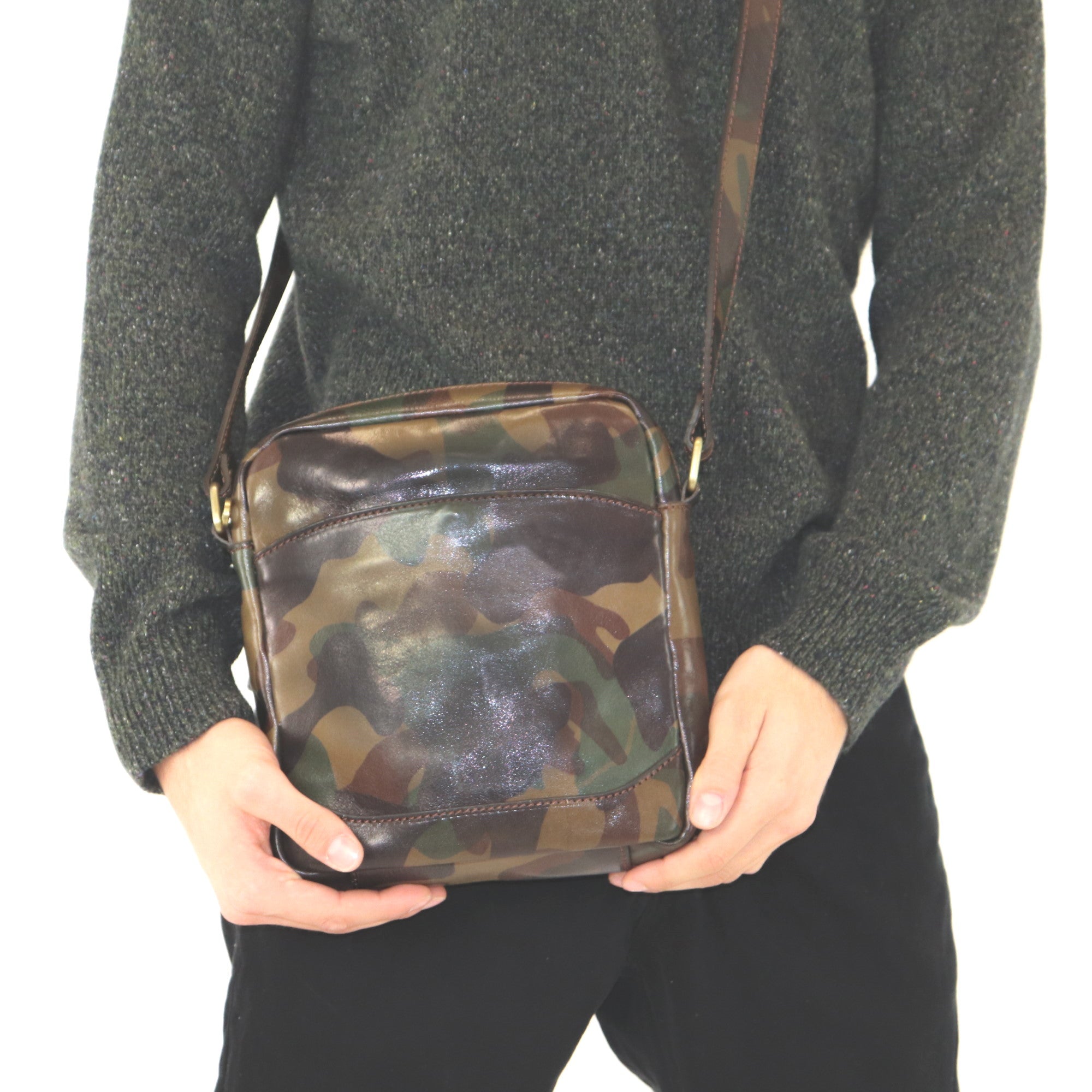 Printed leather shoulder bag art. 112229